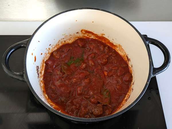 Pasta dengan saus sosis: hidangan sederhana dengan rasa yang kuat - Persiapan langkah 5