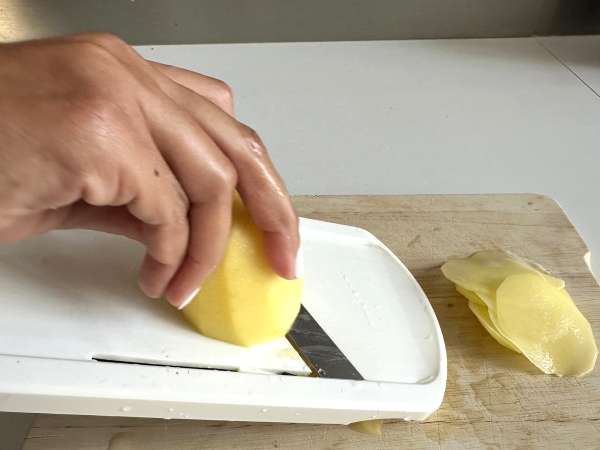 Keripik kentang yang dibuat dalam microwave - Persiapan langkah 2