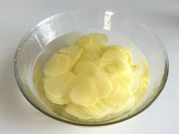 Keripik kentang yang dibuat dalam microwave - Persiapan langkah 3