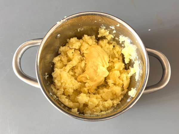 Kue kentang dingin tanpa panggang yang mudah dengan tuna dan mayones - Persiapan langkah 2