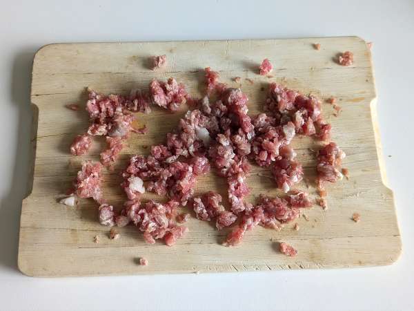 Jamur dan sosis Cannelloni: hidangan pertama yang kaya dan lezat - Persiapan langkah 4