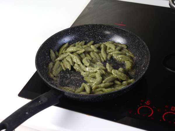 Pasta brokoli super mudah untuk membuat anak-anak senang dengan sayuran - Persiapan langkah 8