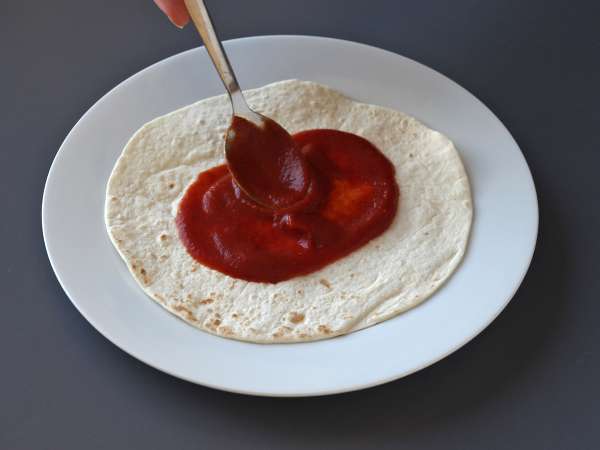 Apa yang harus dilakukan dengan tortilla Hidangan adiboga untuk dibagikan, dengan rasa pizza! - Persiapan langkah 2
