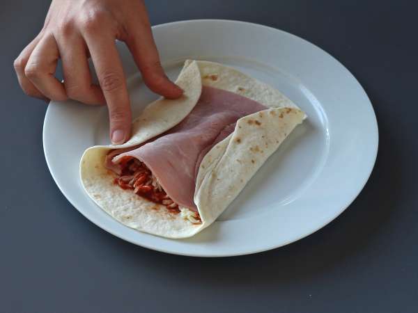 Apa yang harus dilakukan dengan tortilla Hidangan adiboga untuk dibagikan, dengan rasa pizza! - Persiapan langkah 4