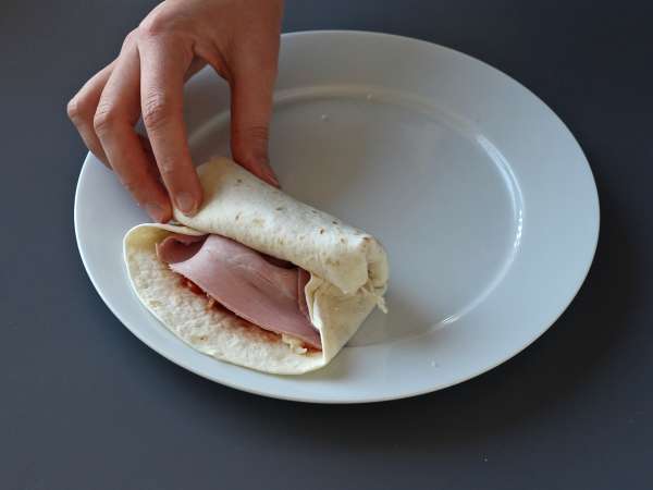 Apa yang harus dilakukan dengan tortilla Hidangan adiboga untuk dibagikan, dengan rasa pizza! - Persiapan langkah 5