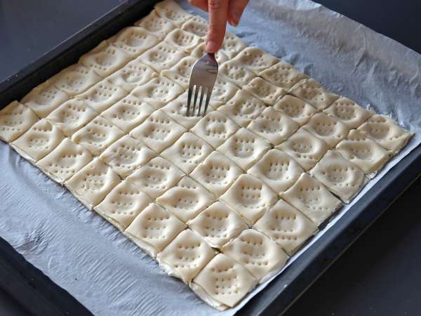 Gigitan puff pastry yang cepat dan mudah untuk minuman beralkohol yang lezat! - Persiapan langkah 4