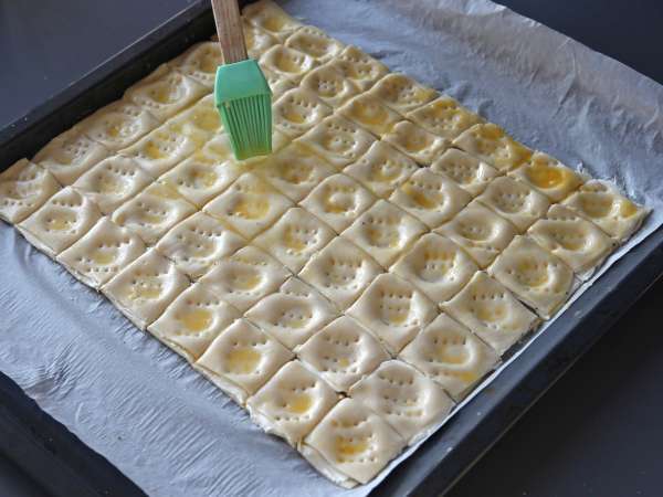 Gigitan puff pastry yang cepat dan mudah untuk minuman beralkohol yang lezat! - Persiapan langkah 5