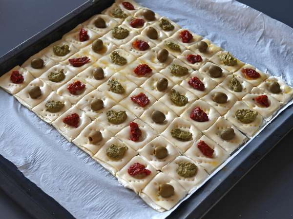 Gigitan puff pastry yang cepat dan mudah untuk minuman beralkohol yang lezat! - Persiapan langkah 6