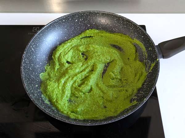 Pasta krim dengan brokoli dan almond: hidangan yang mudah disiapkan dan lezat - Persiapan langkah 7