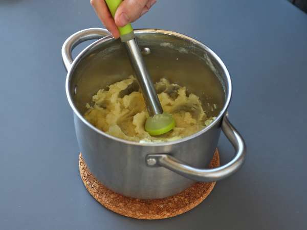 Tart salmon asap dengan bahan dasar kentang - Persiapan langkah 2