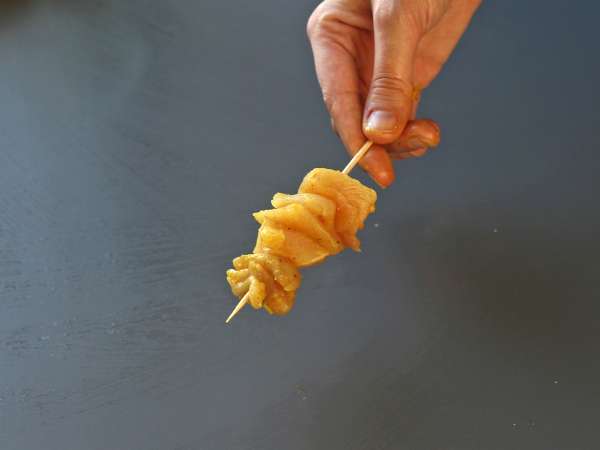 Kebab ayam dengan saus sate, sebuah perjalanan kuliner ke Asia! - Persiapan langkah 7