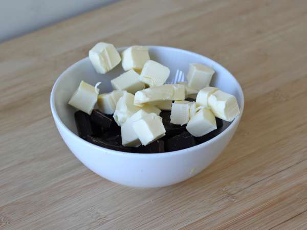 Brownies cokelat dan kenari di penggorengan udara - Persiapan langkah 3