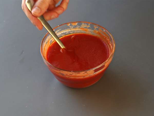 Gratin gnocchi tomat dan mozzarella yang cepat dan nyaman - gnocchi alla sorrentina di dalam oven - Persiapan langkah 1