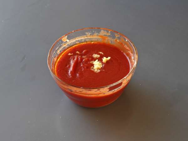 Gratin gnocchi tomat dan mozzarella yang cepat dan nyaman - gnocchi alla sorrentina di dalam oven - Persiapan langkah 2