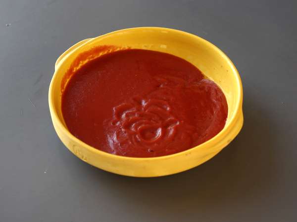 Gratin gnocchi tomat dan mozzarella yang cepat dan nyaman - gnocchi alla sorrentina di dalam oven - Persiapan langkah 3