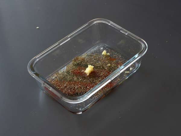 Paha ayam yang diasinkan dalam oven - sangat cepat dibuat! - Persiapan langkah 1