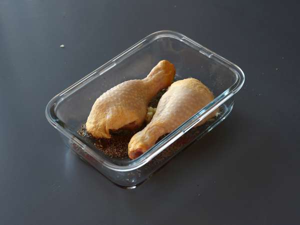 Paha ayam yang diasinkan dalam oven - sangat cepat dibuat! - Persiapan langkah 2