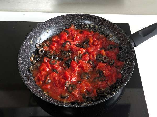 Pasta dengan saus zaitun: murah, lezat, dan mudah disiapkan! - Persiapan langkah 3