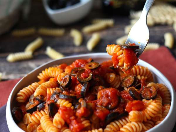 Pasta dengan saus zaitun: murah, lezat, dan mudah disiapkan! - Persiapan langkah 7