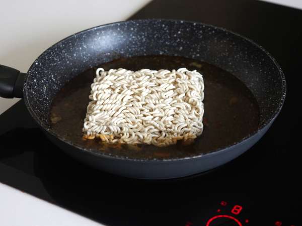 Cara memasak mie jeruk nipis buldak habanero, resep dengan ayam yang diasinkan! - Persiapan langkah 8