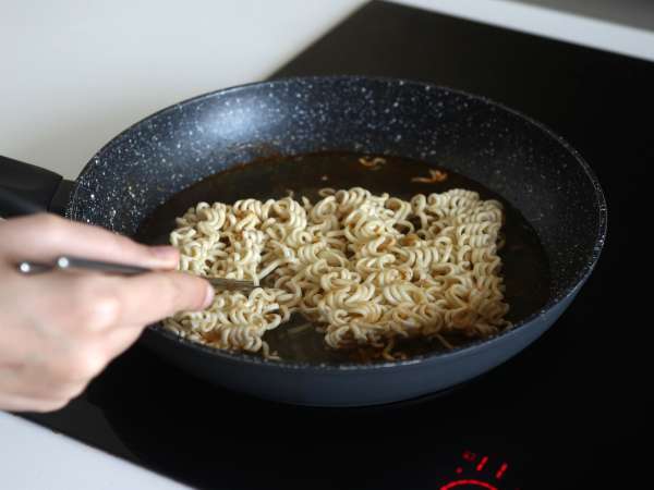 Cara memasak mie jeruk nipis buldak habanero, resep dengan ayam yang diasinkan! - Persiapan langkah 10