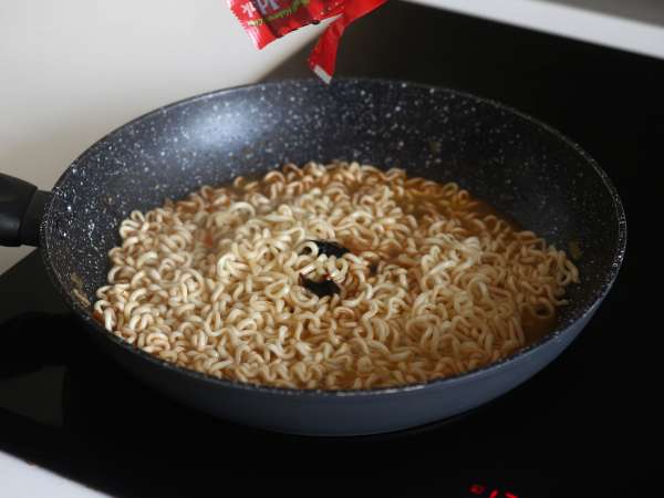 Cara memasak mie jeruk nipis buldak habanero, resep dengan ayam yang diasinkan! - Persiapan langkah 11