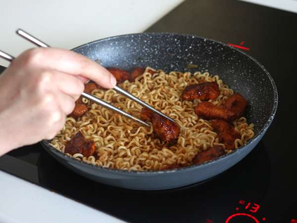 Cara memasak mie jeruk nipis buldak habanero, resep dengan ayam yang diasinkan! - Persiapan langkah 12