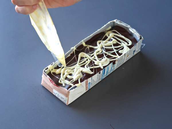 Cokelat batangan ala Franui dengan raspberry, cokelat putih, dan cokelat hitam! - Persiapan langkah 4