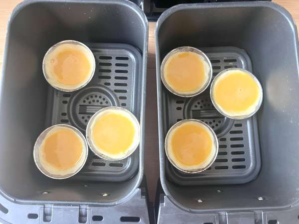 Pastéis de nata dalam penggorengan udara. Resep cepat dan mudah untuk kudapan manis tradisional Portugis. - Persiapan langkah 7