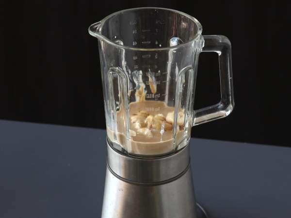 Smoothie kopi dan kurma untuk membangunkan Anda! - Persiapan langkah 1