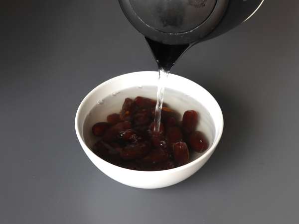 Fudge kurma, sebuah kotak kecil yang penuh energi dan rasa! - Persiapan langkah 1