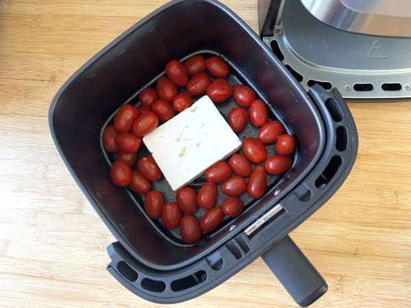 Gnocchi feta panggang dengan Airfryer, hidangan super cepat dengan tomat ceri dan feta! - Persiapan langkah 1
