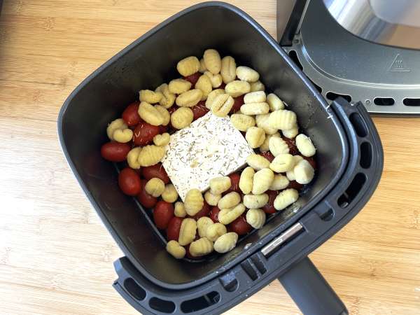 Gnocchi feta panggang dengan Airfryer, hidangan super cepat dengan tomat ceri dan feta! - Persiapan langkah 2