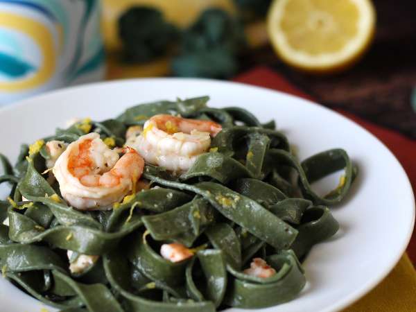 Pasta spirulina dengan udang dan lemon: hidangan pertama yang kaya nutrisi dengan rasa yang unik - Persiapan langkah 8