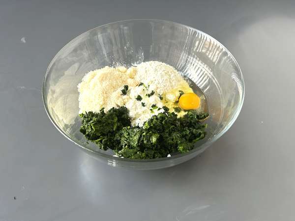 Bayam dan ricotta malfatti, resep pasta buatan sendiri yang mudah dan tidak perlu diuleni - Persiapan langkah 3