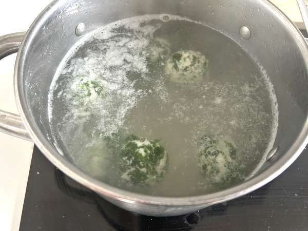 Bayam dan ricotta malfatti, resep pasta buatan sendiri yang mudah dan tidak perlu diuleni - Persiapan langkah 5