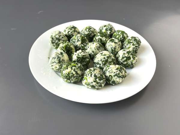 Bayam dan ricotta malfatti, resep pasta buatan sendiri yang mudah dan tidak perlu diuleni - Persiapan langkah 6