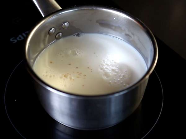 Cruffin, kombinasi croissant dan muffin, dengan puding dan cokelat - Persiapan langkah 1