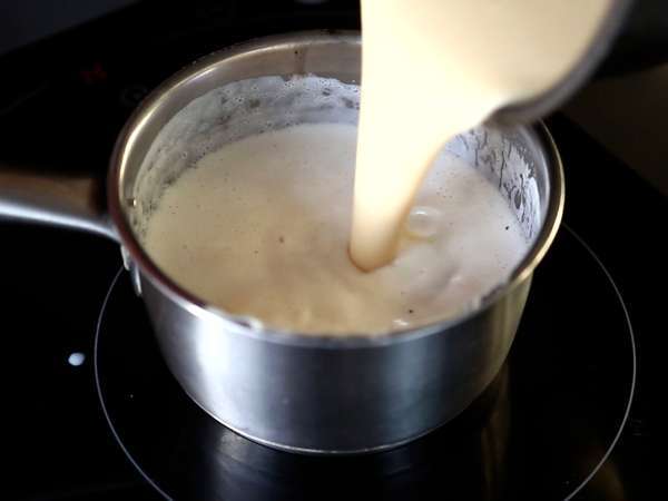 Cruffin, kombinasi croissant dan muffin, dengan puding dan cokelat - Persiapan langkah 3