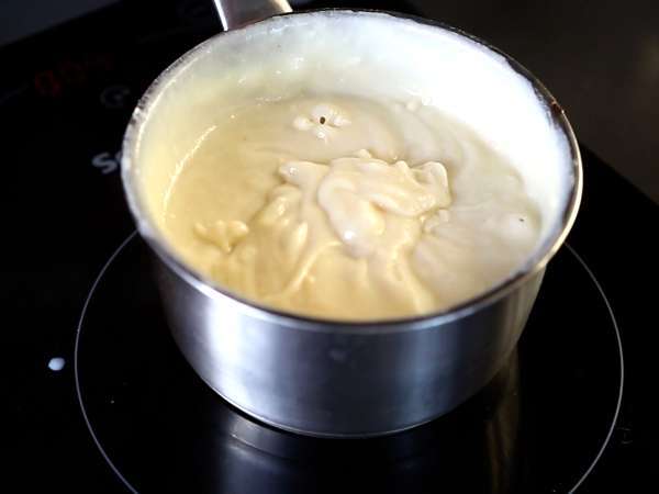 Cruffin, kombinasi croissant dan muffin, dengan puding dan cokelat - Persiapan langkah 4