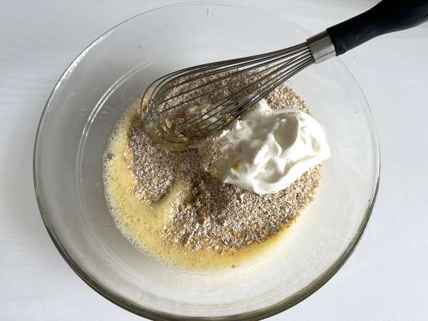 Roti oatmeal bebas gluten dengan yoghurt dan telur: resep yang penuh protein, sehat, dan mudah dibuat - Persiapan langkah 2