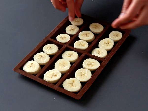 Pisang mini, selai kacang, dan cokelat batangan, sangat lezat tanpa tambahan gula - Persiapan langkah 2