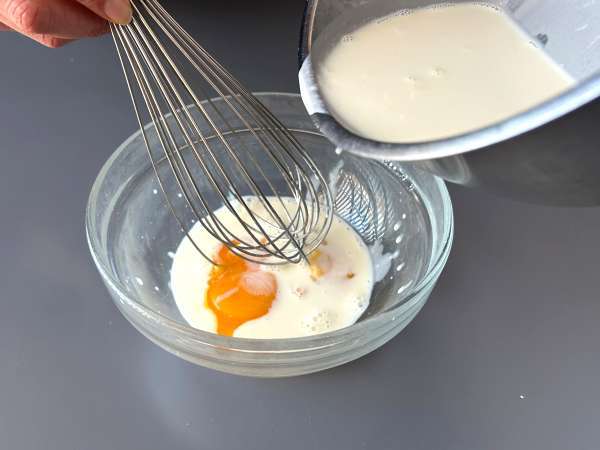 Torrijas dalam penggorengan udara dengan roti brioche, sebuah tradisi tanpa kerumitan - Persiapan langkah 3