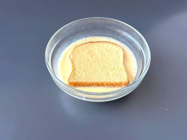 Torrijas dalam penggorengan udara dengan roti brioche, sebuah tradisi tanpa kerumitan - Persiapan langkah 4