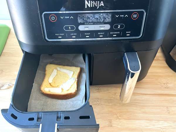 Torrijas dalam penggorengan udara dengan roti brioche, sebuah tradisi tanpa kerumitan - Persiapan langkah 6