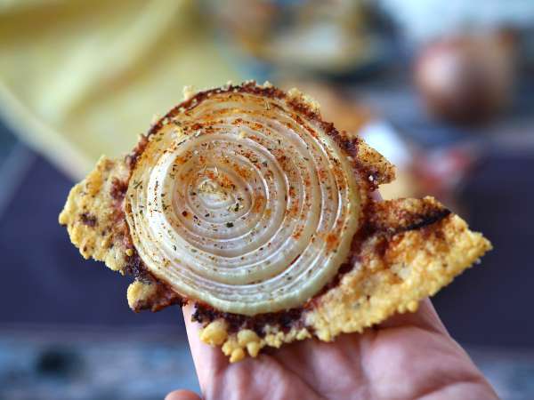 Keripik bawang bombay dan parmesan buatan sendiri yang super renyah - Persiapan langkah 5