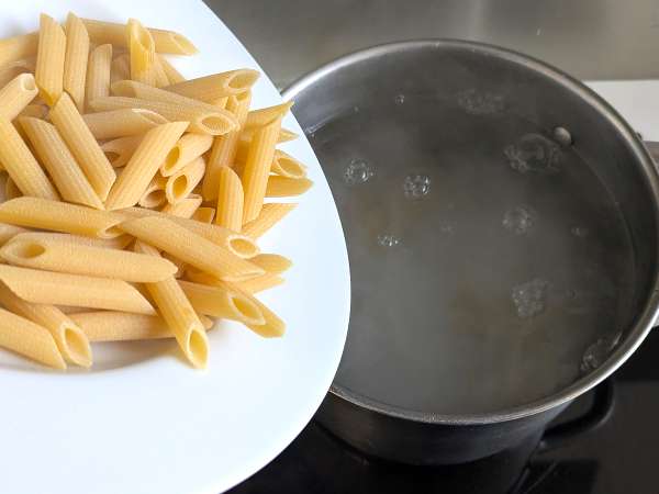 Pasta krim dan ham: lembut, cepat, dan sangat menarik! - Persiapan langkah 3