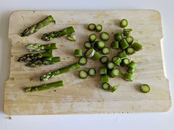 Pasta asparagus dan bacon yang lembut: resep yang mudah dan lezat - Persiapan langkah 1