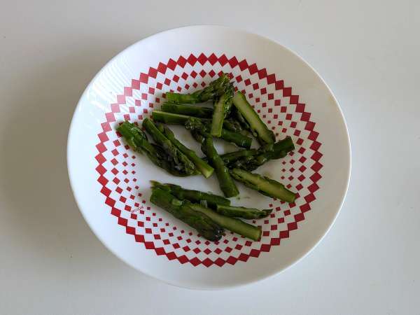 Pasta asparagus dan bacon yang lembut: resep yang mudah dan lezat - Persiapan langkah 4