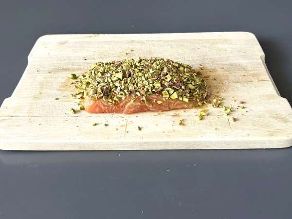 Salmon dalam kerak pistachio - Persiapan langkah 4
